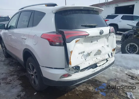 2017 Toyota Rav4 Xle z USA, uszkodzony, nr VIN JTMRFREVXHD216490